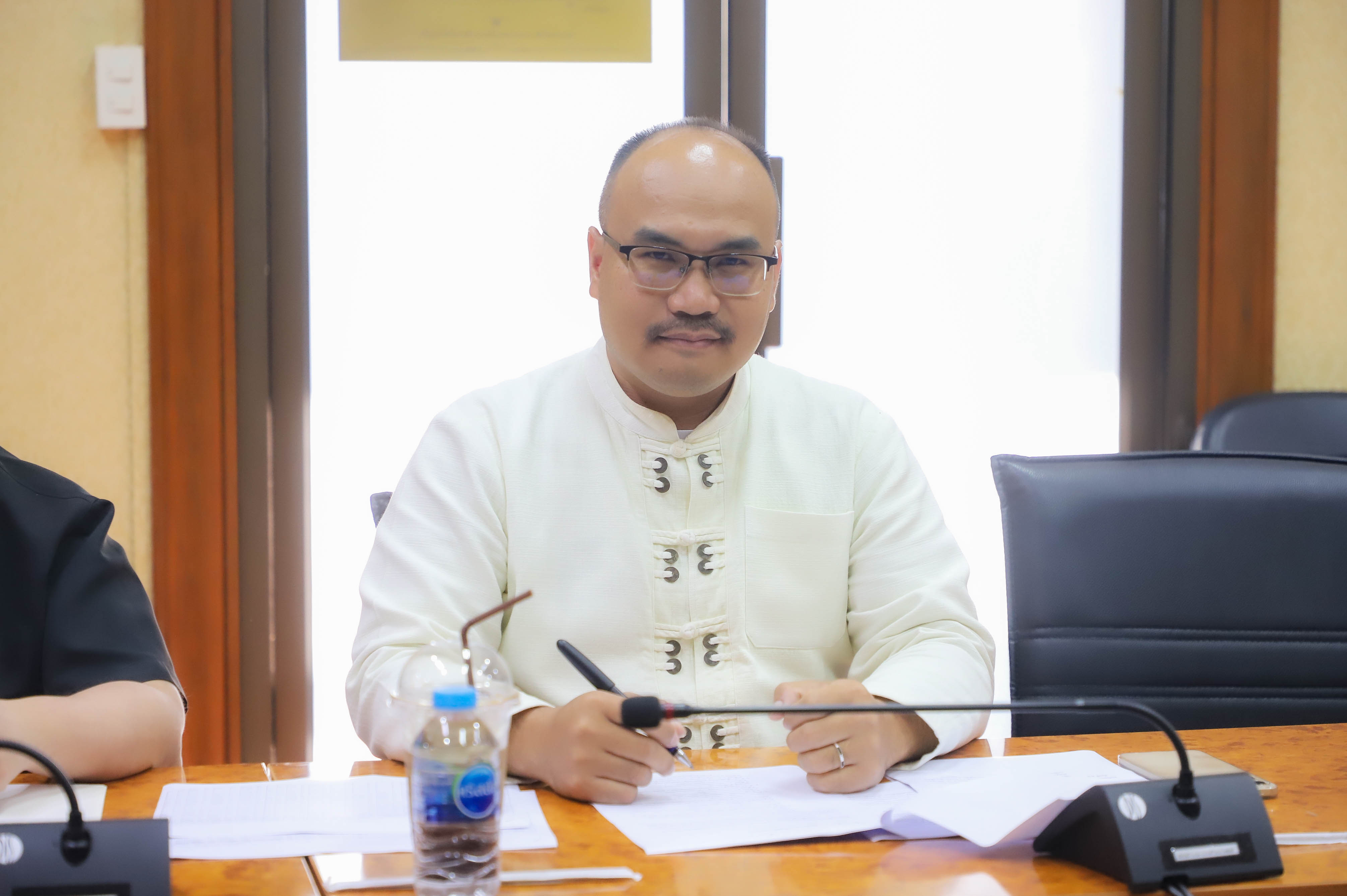 title - สบท. ประชุมชี้แจงและมอบหมายผู้รับผิดชอบในแต่ละตัวชี้วัดในส่วนที่เกี่ยวข้องกับกองทุนการปฏิรูปที่ดินเพื่อเกษตรกรรม ประจําปีงบประมาณ พ.ศ. 2569 